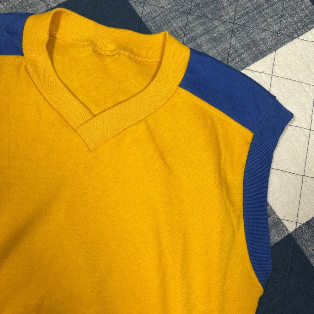 Vintage 80s Sleeveless Sweatshirt Vest Yellow Blue V-Neck Kangaroo Pocket Mens L